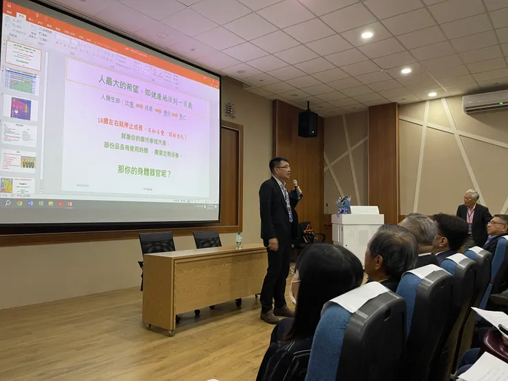 南一中校長廖財固致詞