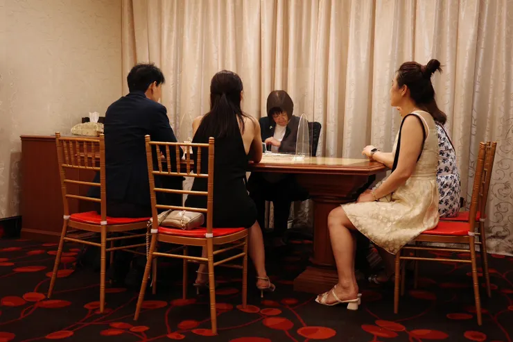 正在公證中，我不自主的也緊張了起來！