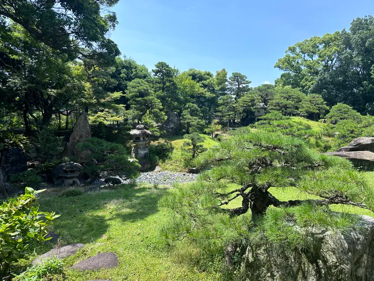 雖然這個庭園和三大名園不能比,但整理得十分雅緻