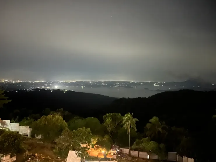 從大雅台就可以直接遠眺塔阿爾火山(Zeric Huang 攝)