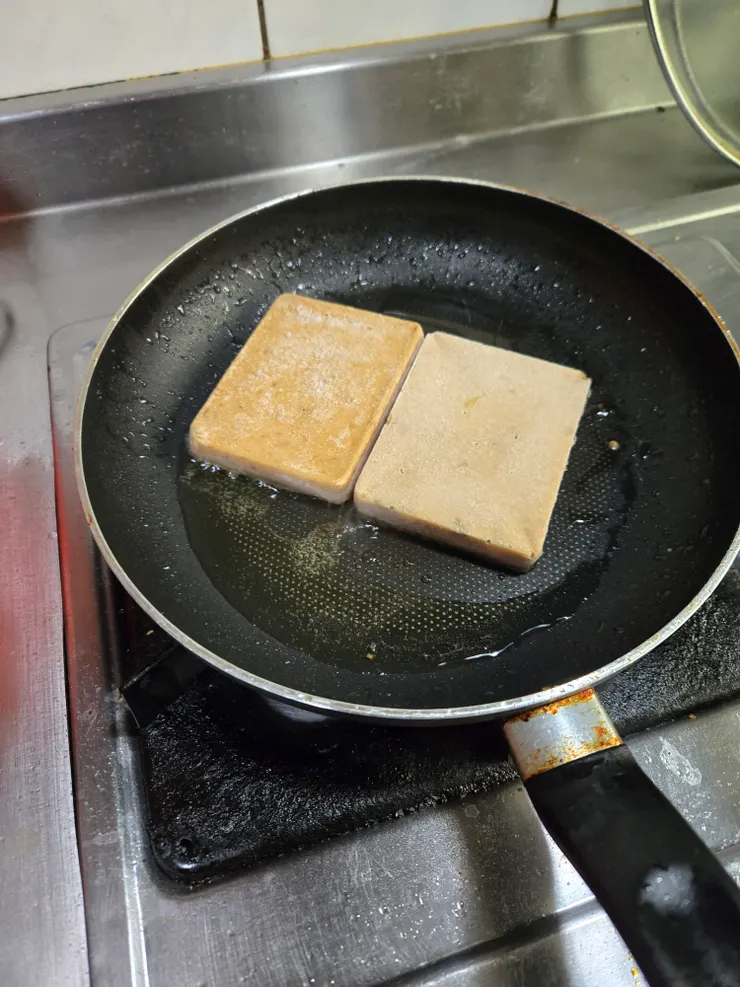 看起來真的是蠻黑糖色的