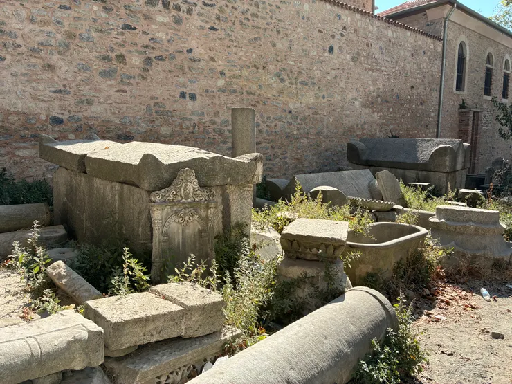 在路上隨便踢都會踢到千年歷史文物的精神狀態真的是很棒。