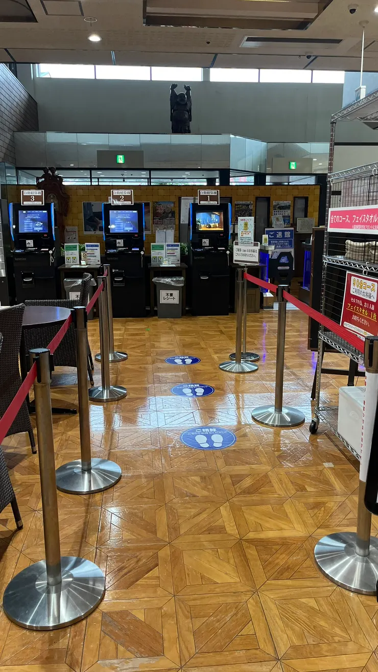 這樣就不用隨時帶著錢包走來走去,可以鎖在櫃子裡。