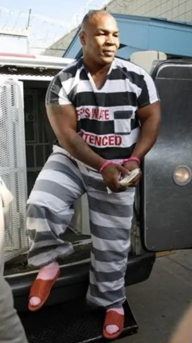 因"約會強姦"鋃鐺入獄的拳王泰孫