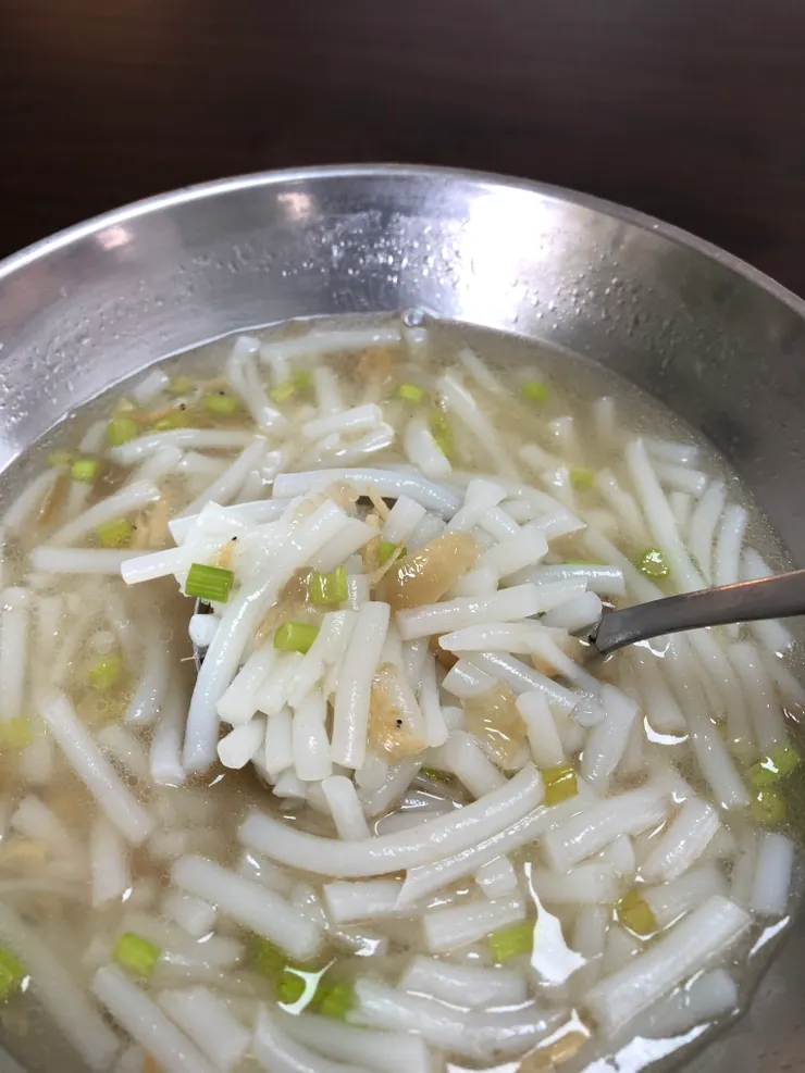 米粉用的是粗米粉條。