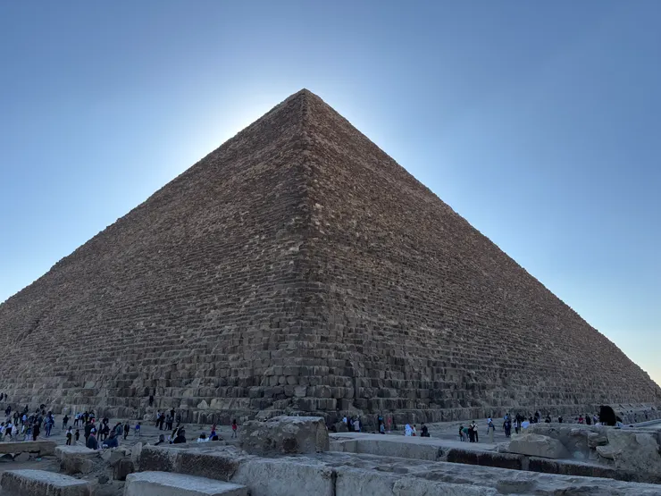 馬斯塔巴角度的古夫金字塔