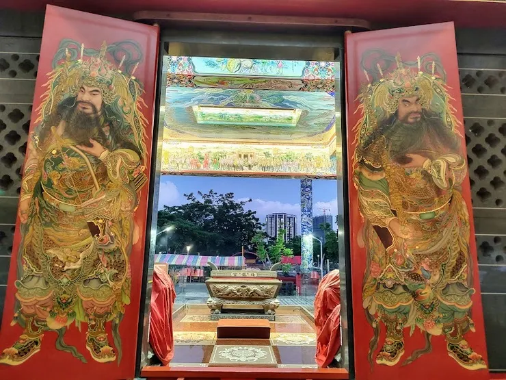 莊嚴肅穆的門神彩繪（圖片截圖於網路）