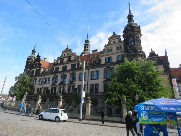 遠看德勒斯登宮殿