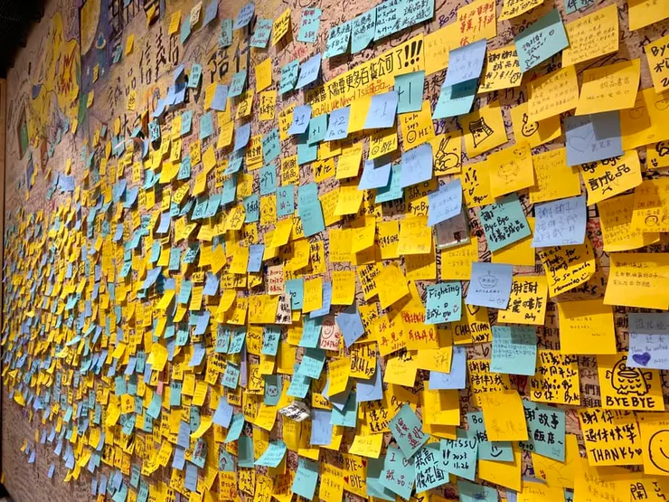 ▲ 牆面上留下一張張的致意與祝福