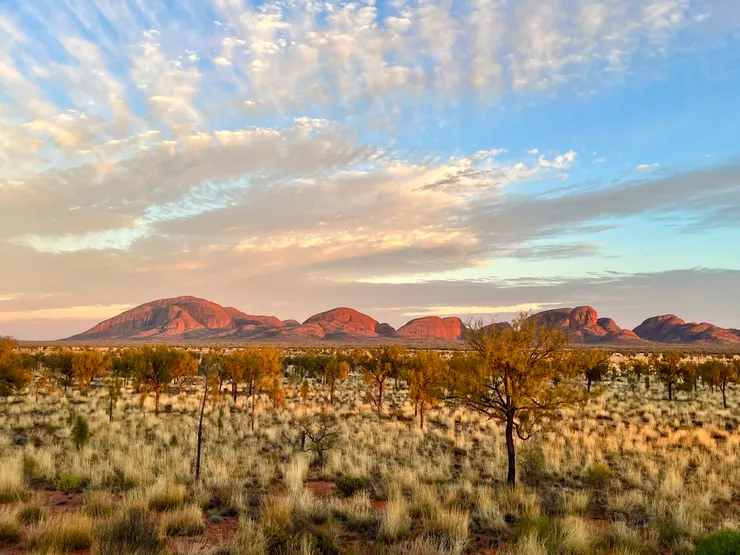 日出的卡塔丘塔。