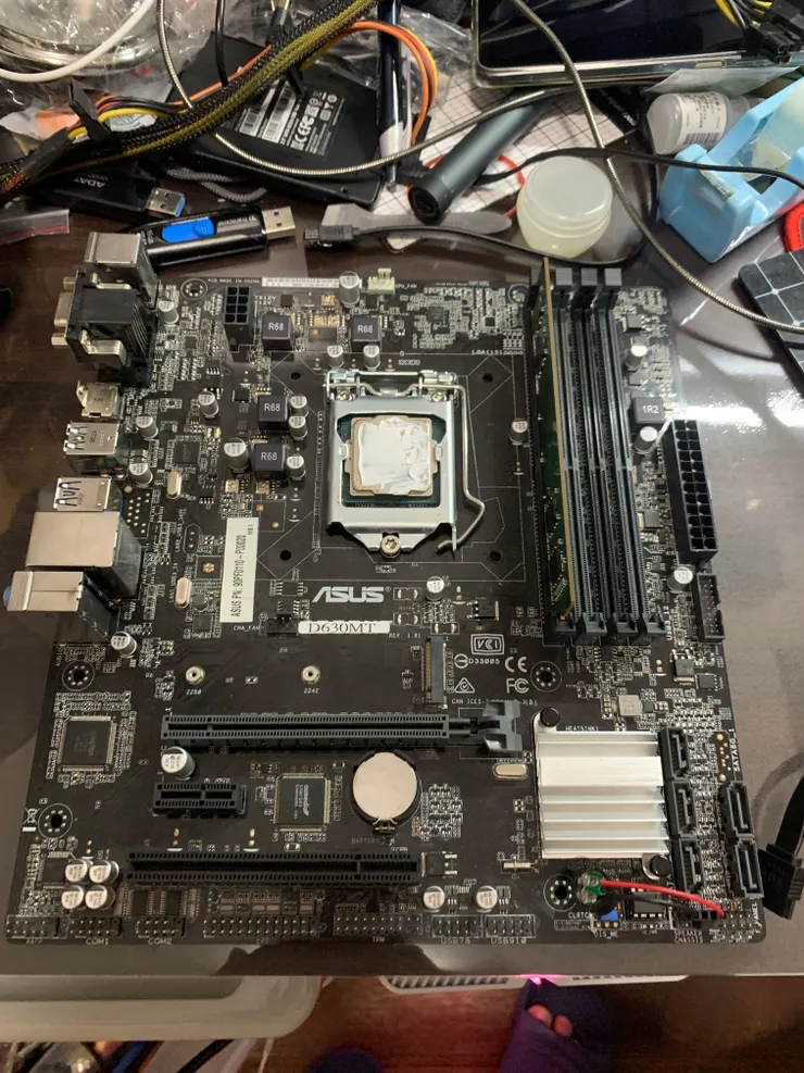 新到的主機板