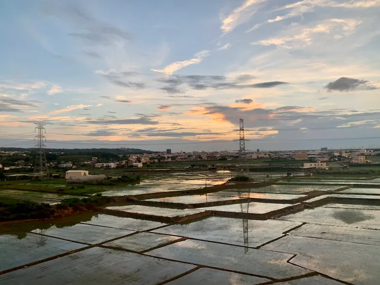 暮色中，一切靜靜映照。什麼都沒做的那天，靈感悄悄回來了。