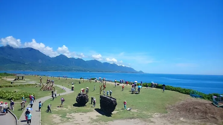 日出的海邊，讓自然與藝術相依，成就東河最美海岸線