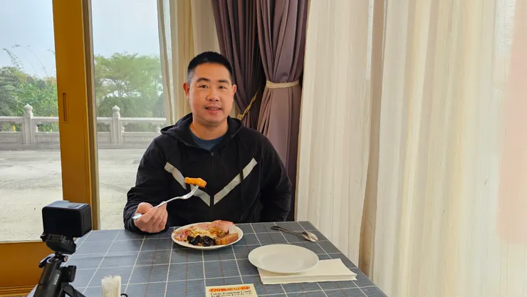 我在高雄圓山大飯店的萬壽廳享用自助早餐!落地窗就是讓人心情好!