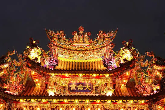 屋脊剪黏、彩繪裝飾藝術（圖片截圖於網路）