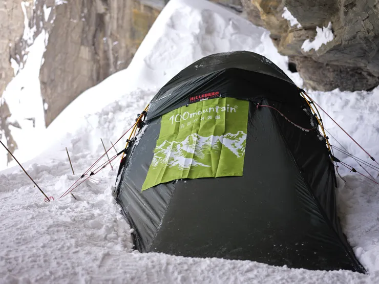 道拉吉里西北稜新路線上的百岳旗子與Hilleberg