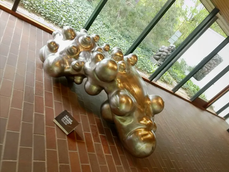 這個雕塑要發揮一點想像空間