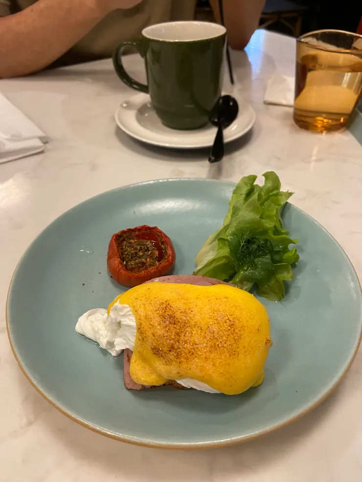 Egg Benedict 份量比一般細少少，但是不會太飽肚