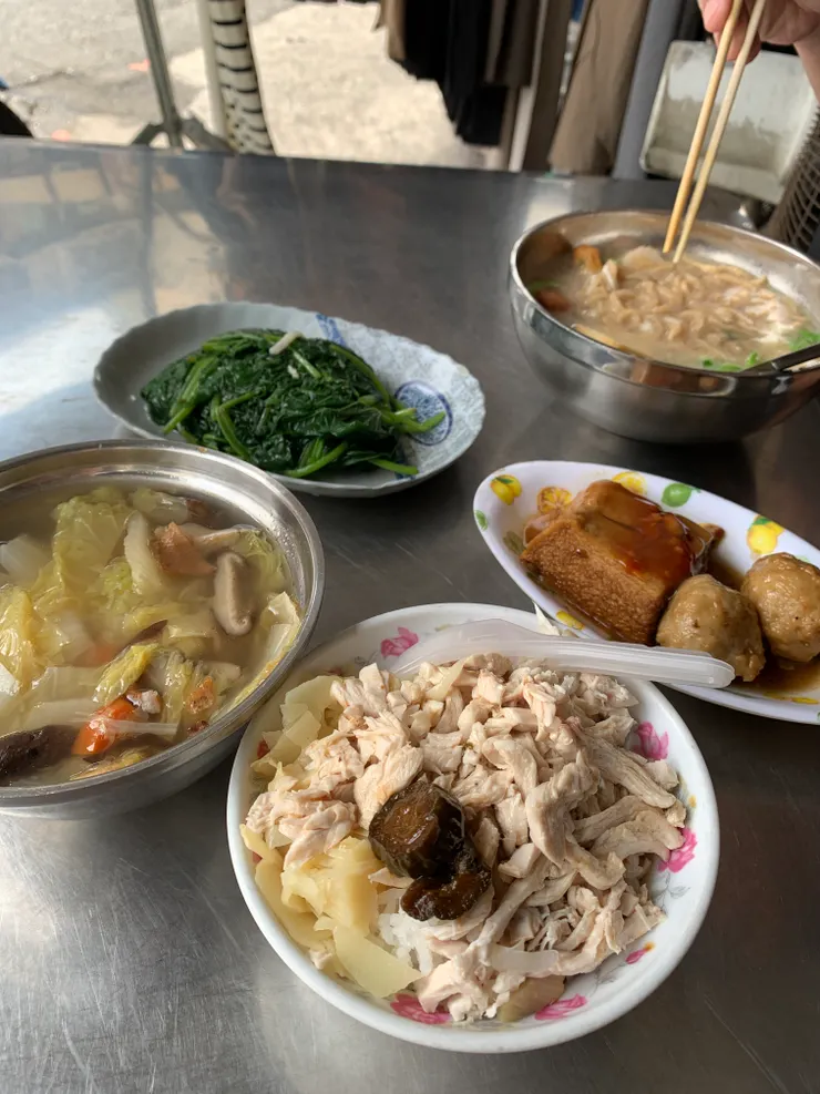 扁魚白菜湯、鍋燒意麵、魯油豆腐、魯丸都是推薦名單