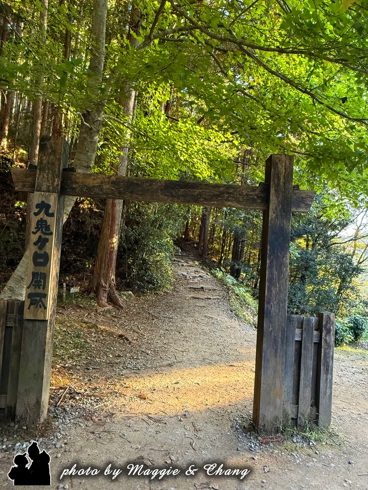 九鬼口關所是復刻的古代進出檢查站，重現了昔日的歷史風貌，讓人感受到江戶時代的氛圍