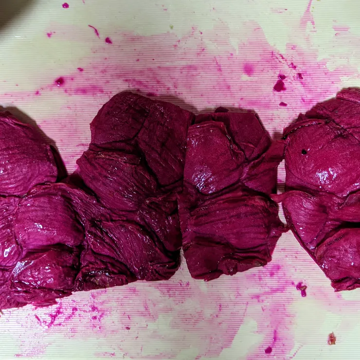 切得很像命案現場XD