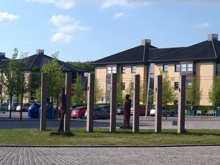 從火車站步行前往路易絲安娜現代美術館路上就能看到的景象