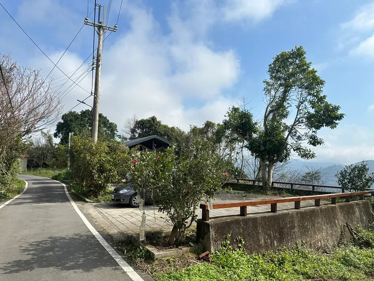 離櫻花步道最近的停車場