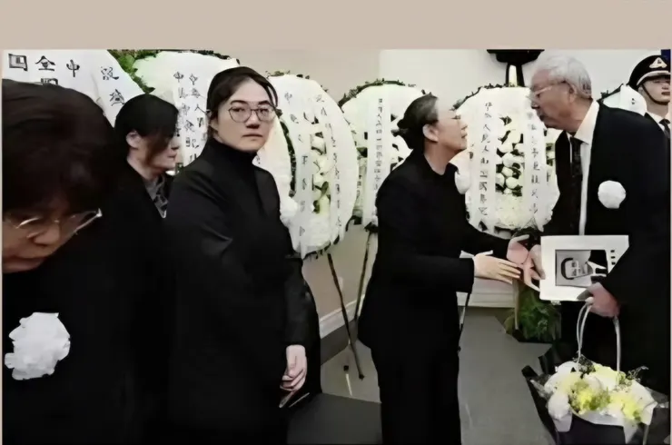 前中國國務院總理李克強的女兒名字並未被官方正式對外公布。由於中國高層領導人的家庭生活屬於「高度隱私」，其子女通常不會出現在公開媒體報導或官方資料中。