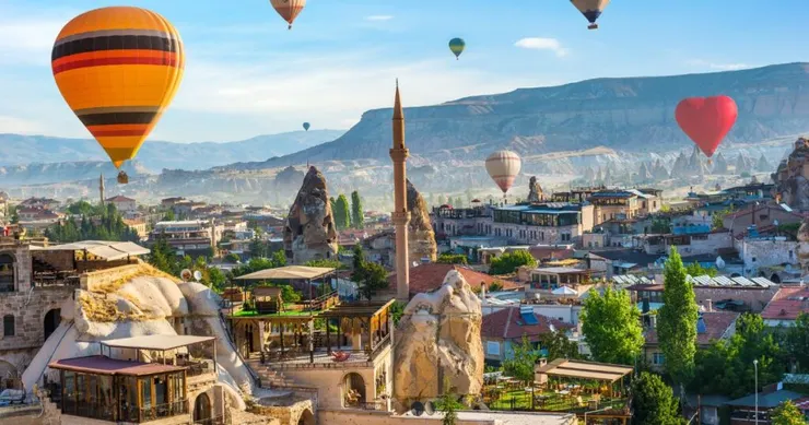 土耳其旅遊行程最不能少的就是卡帕多奇亞，不僅要安排，而且要安排很多天，來到土耳其，一定不能錯過卡帕清晨的熱氣球之旅。