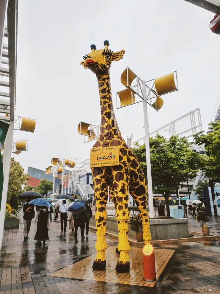 #天保山購物中心外的樂高長頸鹿