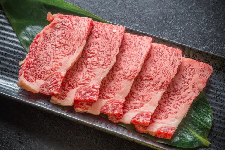 日本和牛那種入口即化、彷彿在舌尖跳華爾滋的曼妙口感，是犒賞自己的高級儀式感。圖/123RF圖庫