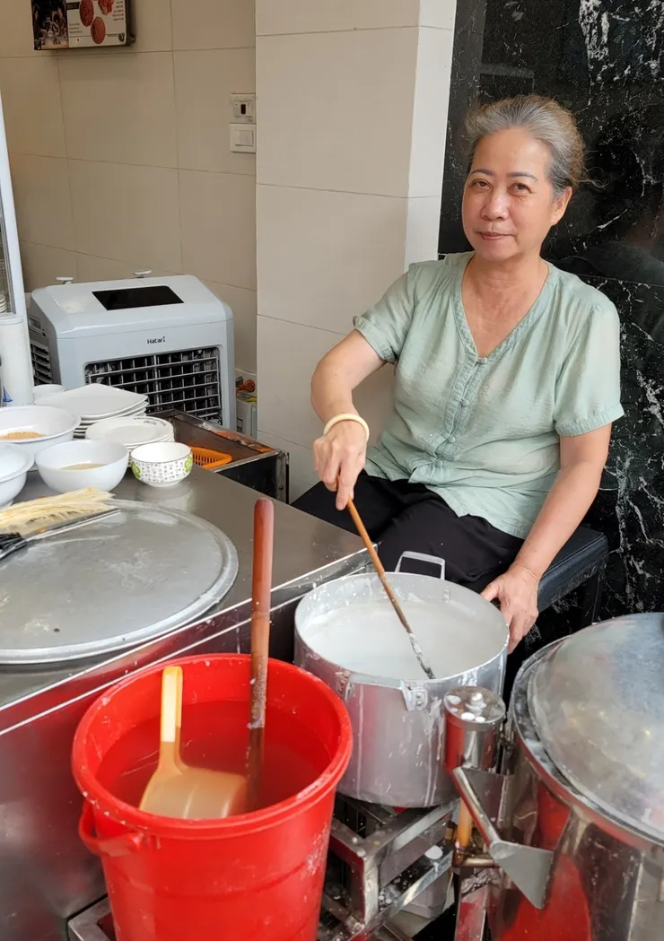 河內老城區的 現作熱腸粉