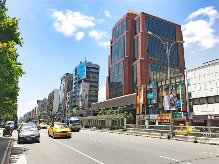 建築融資逾期放款金額達41.23億元，較9月的9億元大幅增加3.8倍