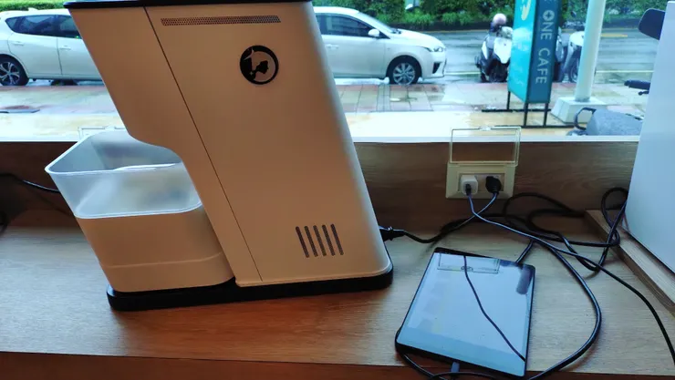 另一型的烘豆機，平板也能連