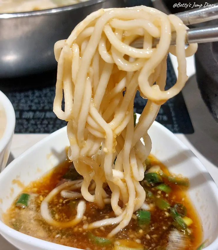 ▲荖子鍋PLUS家樂福平鎮店美食街內/ 圖片來源:Betty's Jump Diary