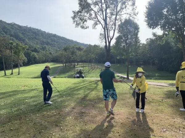 在泰國高爾夫球場的桿弟都很專業