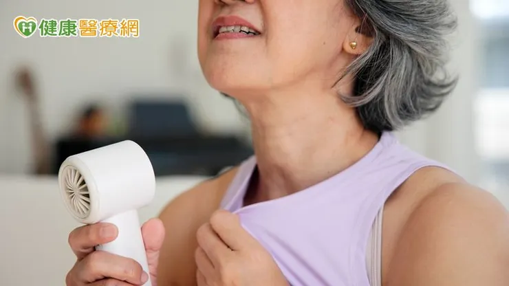 更年期雖充滿挑戰,但同時也是重新認識自己、調整生活步調的契機。透過中醫調養、茶飲與穴位按摩,再加上自律的生活與運動習慣,女性能更平穩地度過這段轉折期。