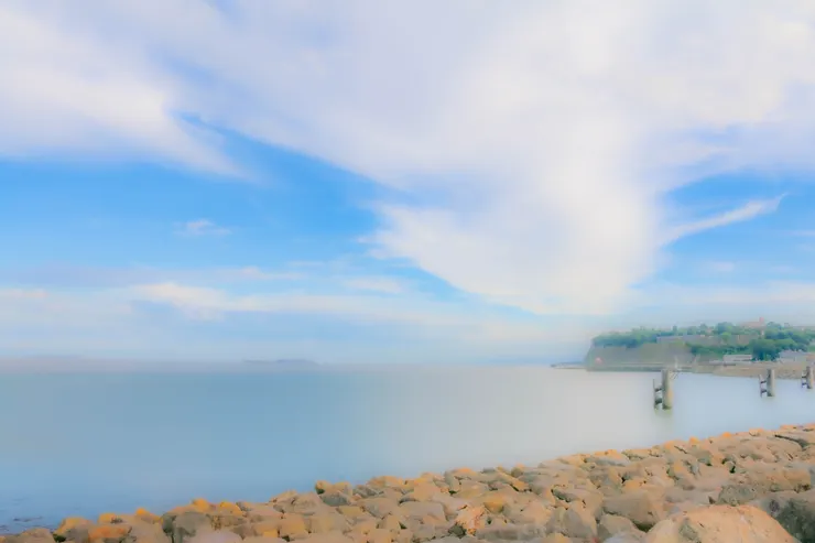 蔚藍的卡地夫灣(Cardiff Bay)