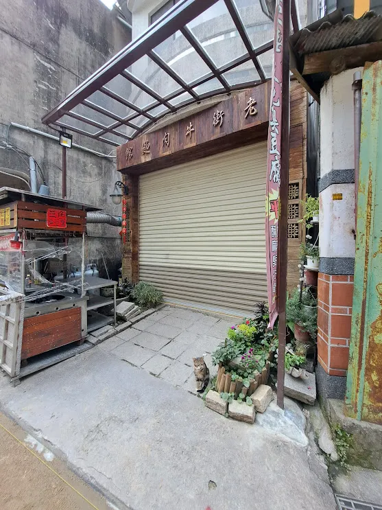 三色豆腐店，大門深鎖