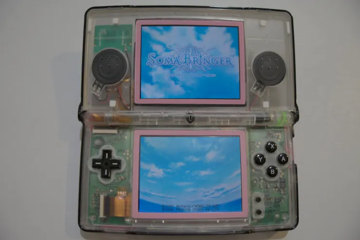 NDS上有許多優秀的原創遊戲，例如麥克超愛的靈光守護者