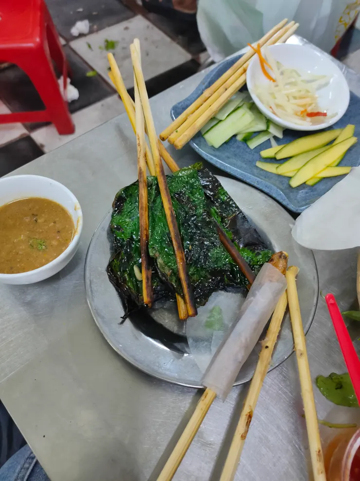 只有豬肉和牛肉兩種選項，牛肉會搭配檳榔葉