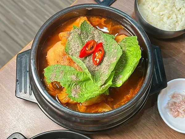 (安平美食)庫霸豬肉湯飯~台南最好吃韓國料理推薦!鮮甜道地豬