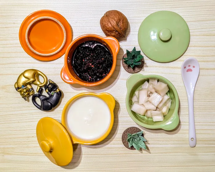 優格、桑椹果醬、鳳梨釋迦果丁