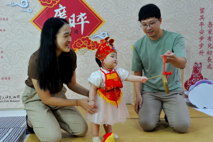 【敲鑼踏龜握蔥抱蒜啃大雞腿！智慧鑼敲起來長智慧。】