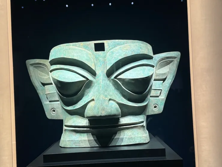 愈看愈神秘的青銅面具