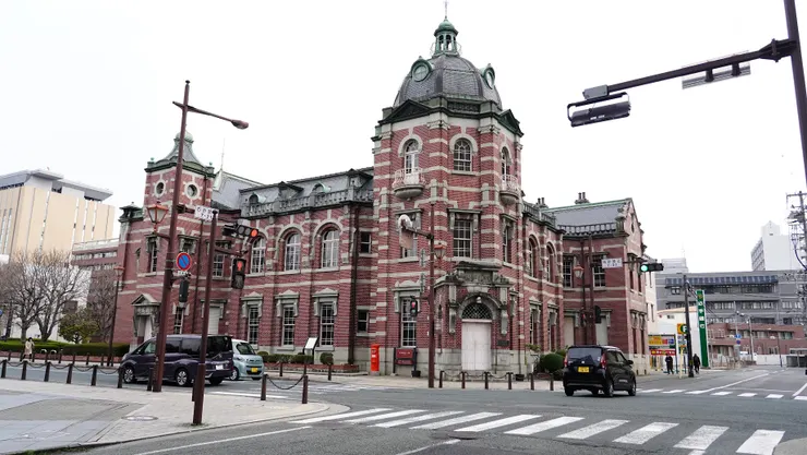 岩手銀行赤煉瓦館紅磚圓頂，跟台灣總統府同一個建築師設計。