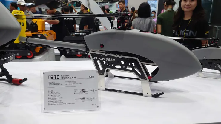 亞拓的無人直升機／戰術少女組拍攝