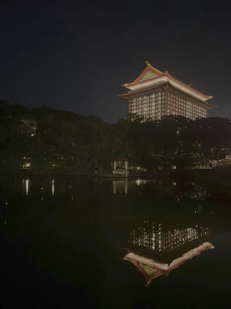 悲傷就像是湖水，映照出心裡的真實面貌。