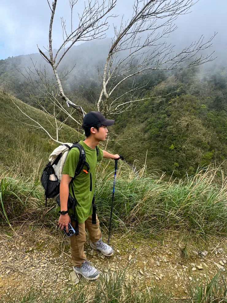從頂坪溪土地公廟往太和山的山路無遮蔽，還好當天太陽不大，涼涼的好舒服。