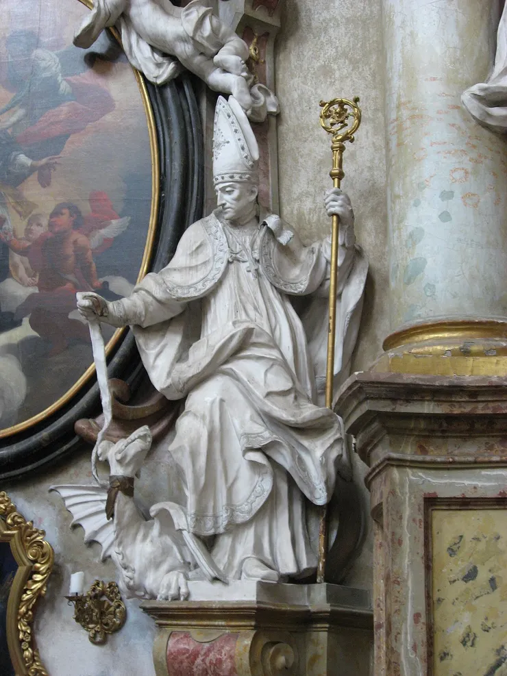 「聖馬塞爾」用他的聖帶牽引「龍」。